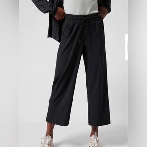Avenue Wide Leg Crop Pant*